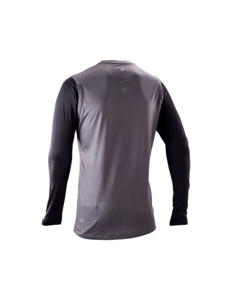 Rendimiento listo para rodar en un maillot de manga larga diseñado para ofrecer el máximo valor.