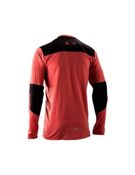 Estilo trail casual con rendimiento técnico avanzado.