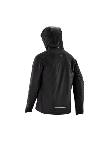 Protección contra el viento ligera y fácil de llevar, diseñada para rendir en el trail.