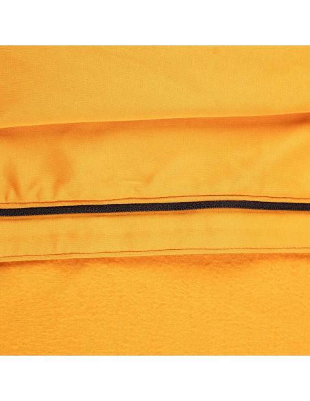 Calidez técnica en forro polar — perfecta tanto por sí sola como bajo una chaqueta exterior.