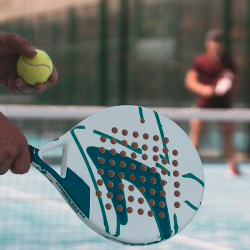 LE PADEL: LE SPORT EN PASSE DE CONQUÉRIR LE MONDE