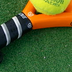 ALL ABOUT GRIP AND OVERGRIP IN PADEL