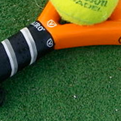 TOUT SUR LE GRIP ET LE SURGRIP AU PADEL